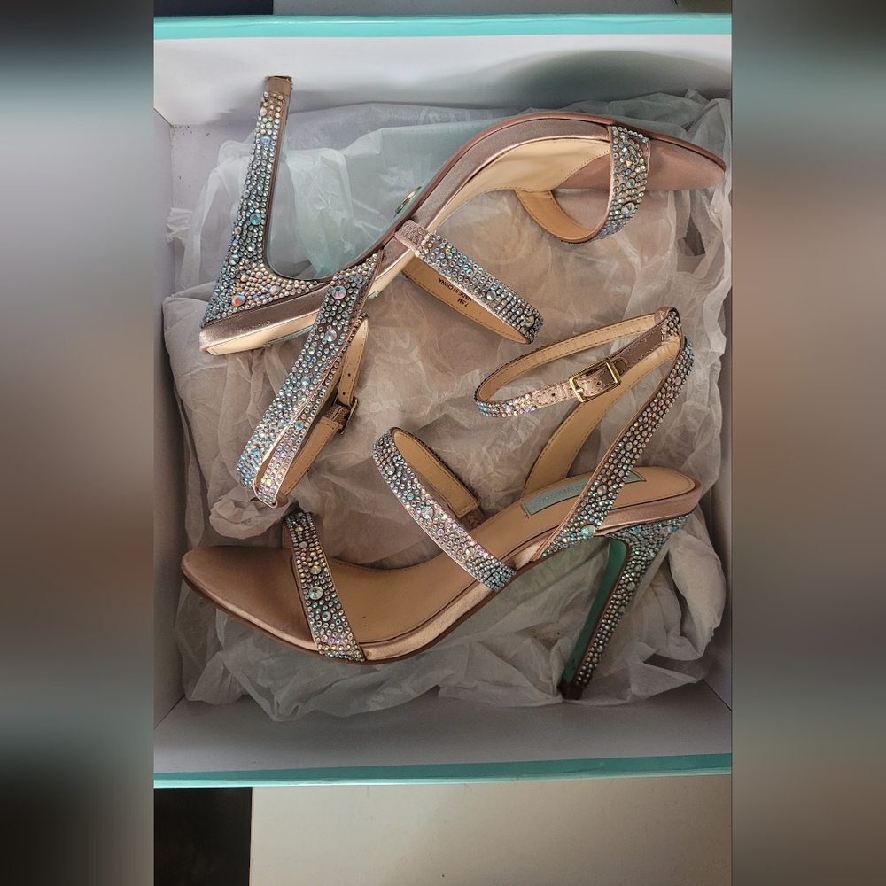 Blue by Betsey Johnson Women's Sb-Aubry Heeled Sandal, Champagne size 7.5